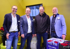 Herman Vahrmeijer, Dick Heemskerk, Stefan van Vuuren en Jan Vahrmeijer maakte het gezellig op hun stand van Porta Nova.